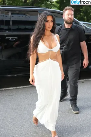Kim Kardashian / KimKardashian / kim_kardashian nude photo #4186