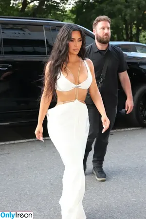 Kim Kardashian / KimKardashian / kim_kardashian nude photo #4187