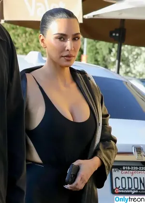 Kim Kardashian / KimKardashian / kim_kardashian nude photo #4191