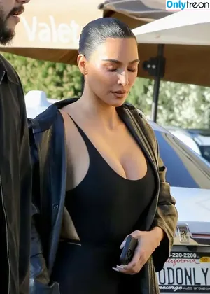 Kim Kardashian / KimKardashian / kim_kardashian nude photo #4193
