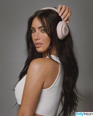 Kim Kardashian / KimKardashian / kim_kardashian nude photo #4200