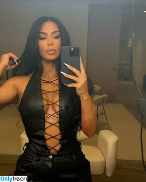 Kim Kardashian / KimKardashian / kim_kardashian nude photo #4270