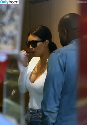 Kim Kardashian / KimKardashian / kim_kardashian nude photo #4352