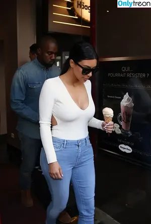 Kim Kardashian / KimKardashian / kim_kardashian nude photo #4354