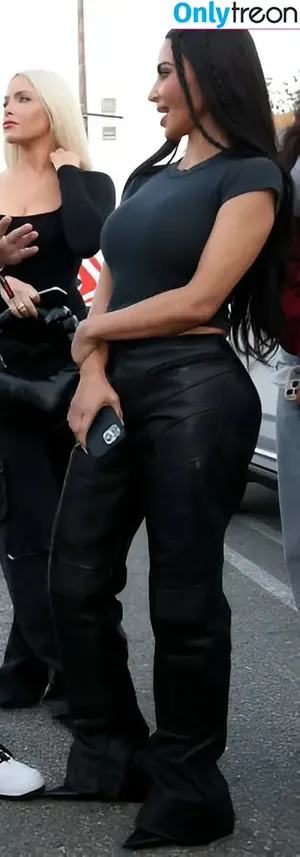 Kim Kardashian / KimKardashian / kim_kardashian nude photo #4377