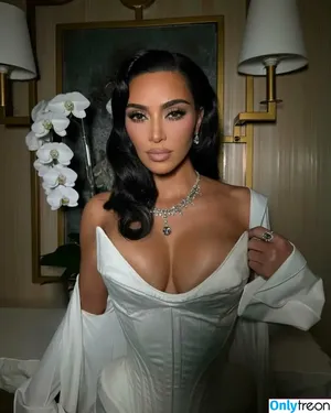 Kim Kardashian / KimKardashian / kim_kardashian nude photo #4436