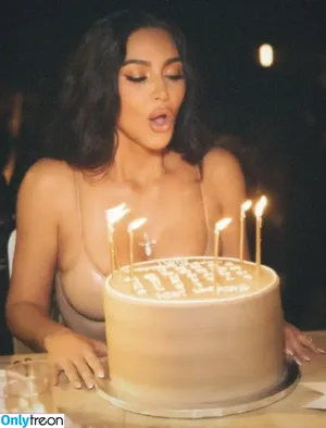 Kim Kardashian / KimKardashian / kim_kardashian nude photo #4484
