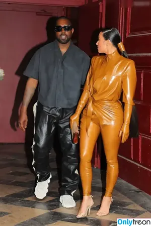 Kim Kardashian / KimKardashian / kim_kardashian nude photo #4572