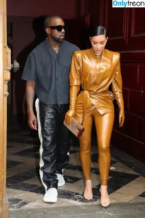 Kim Kardashian / KimKardashian / kim_kardashian nude photo #4575