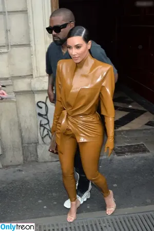 Kim Kardashian / KimKardashian / kim_kardashian nude photo #4576