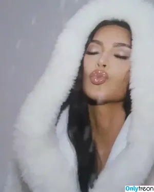 Kim Kardashian / KimKardashian / kim_kardashian nude photo #4600