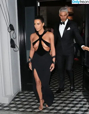 Kim Kardashian / KimKardashian / kim_kardashian nude photo #4711