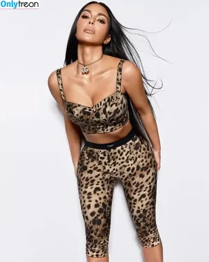Kim Kardashian / KimKardashian / kim_kardashian nude photo #4727