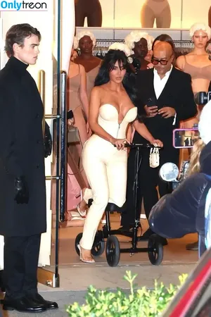 Kim Kardashian / KimKardashian / kim_kardashian nude photo #4889