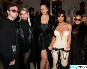 Kim Kardashian / KimKardashian / kim_kardashian nude photo #4925