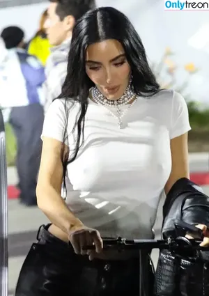Kim Kardashian / KimKardashian / kim_kardashian nude photo #4976