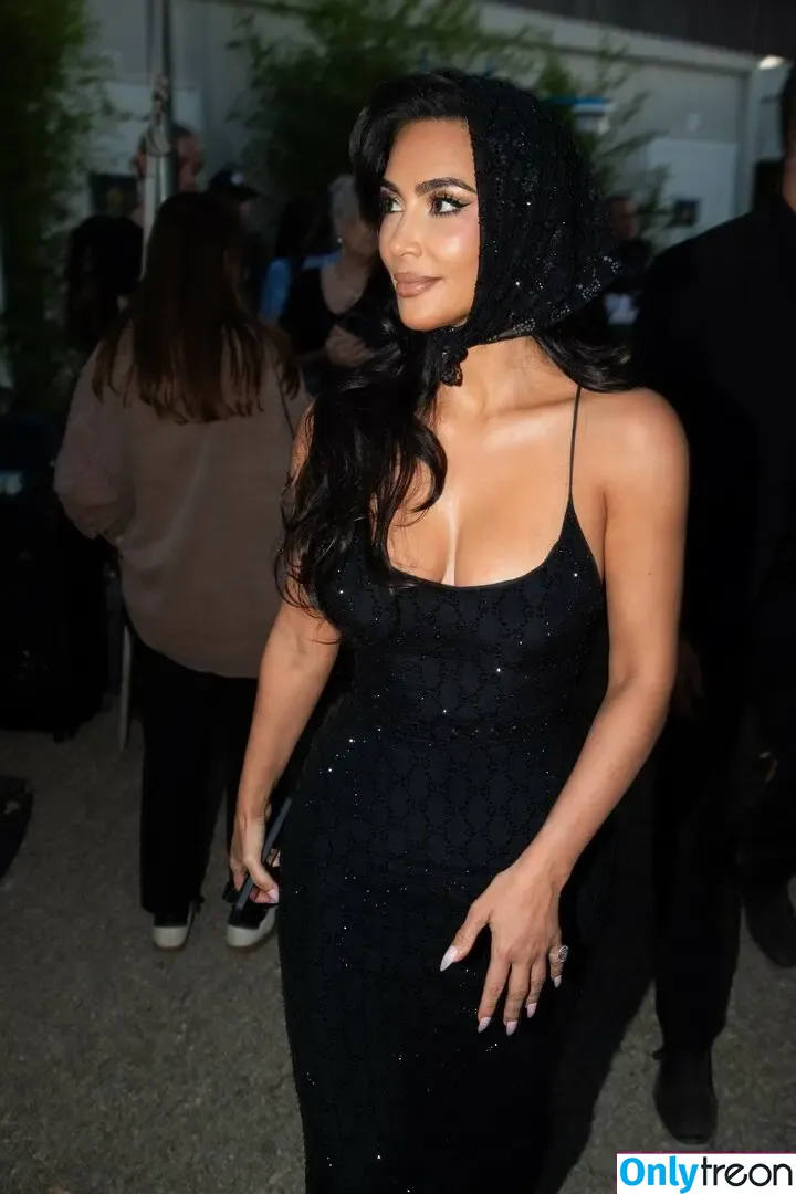 Kim Kardashian nude photo #4046 (KimKardashian / kim_kardashian)