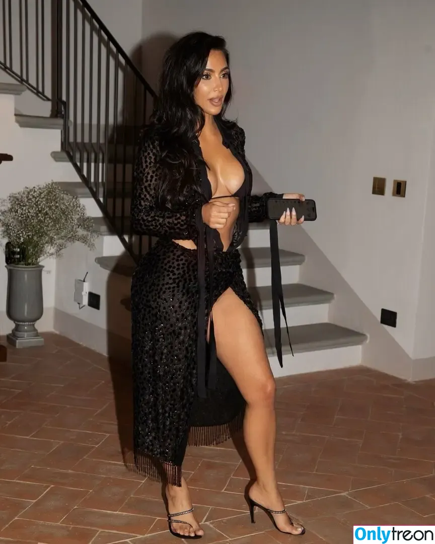 Kim Kardashian nude photo #4065 (KimKardashian / kim_kardashian)