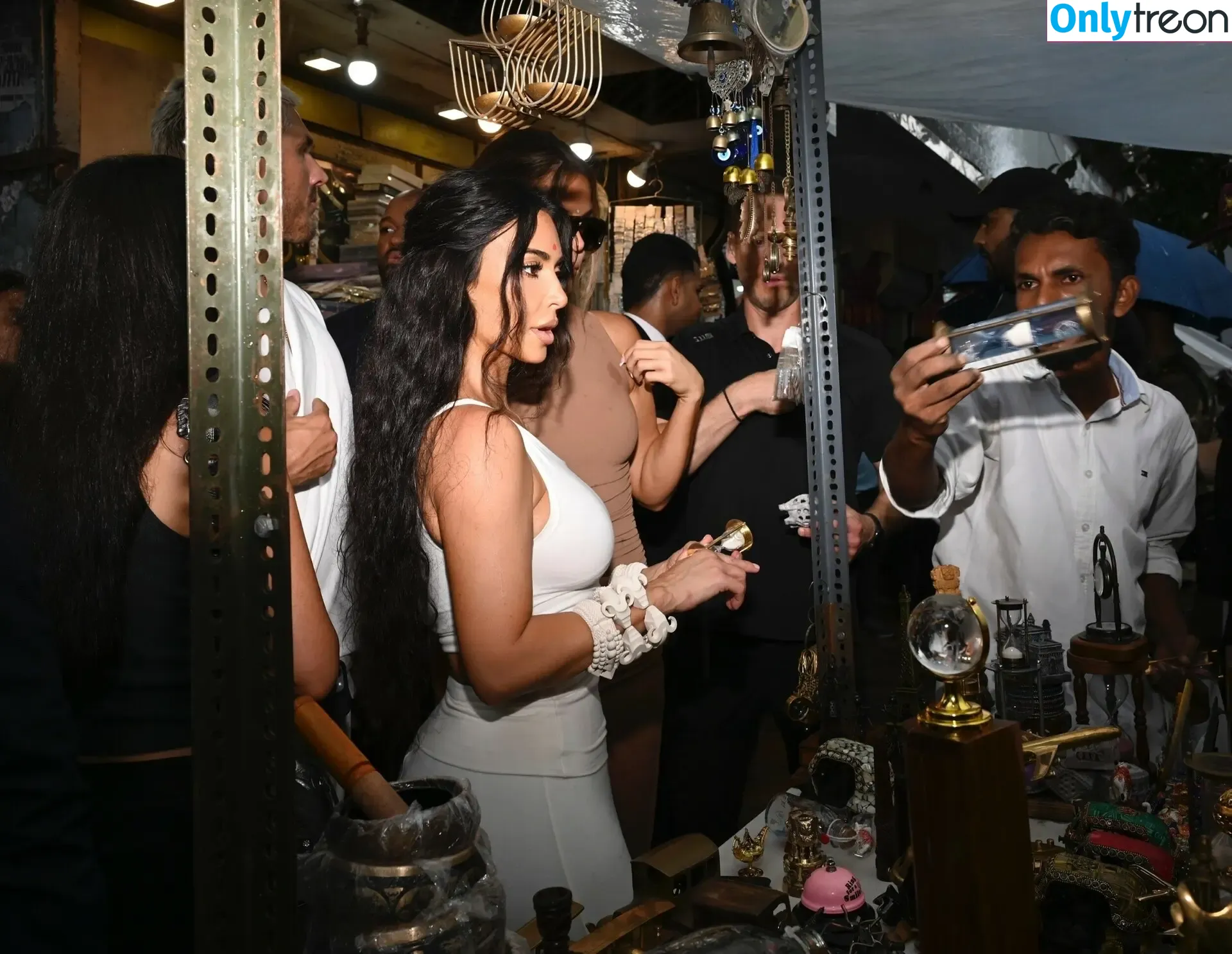 Kim Kardashian nude photo #4073 (KimKardashian / kim_kardashian)