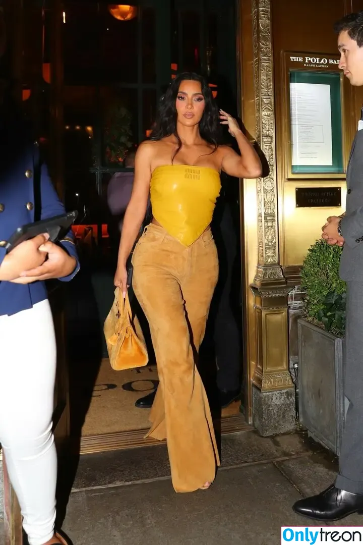 Kim Kardashian nude photo #4117 (KimKardashian / kim_kardashian)