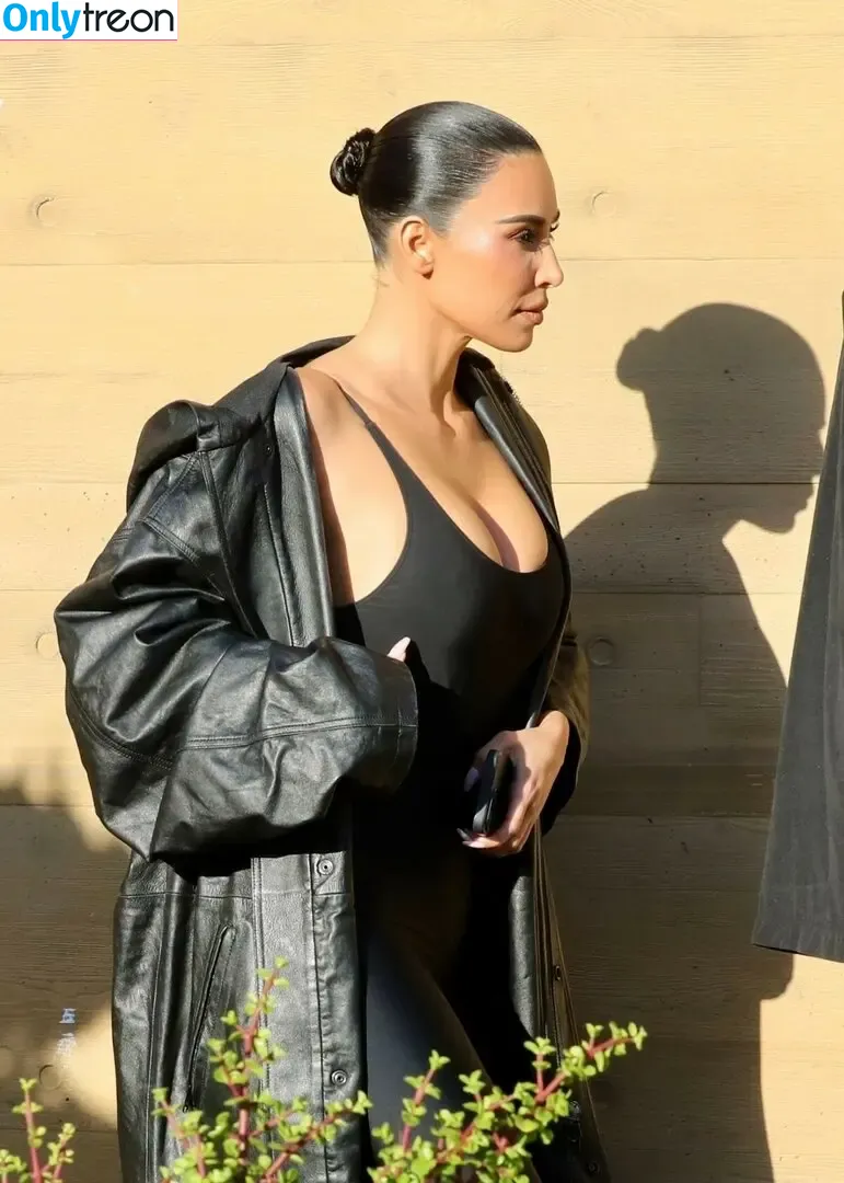 Kim Kardashian nude photo #4158 (KimKardashian / kim_kardashian)
