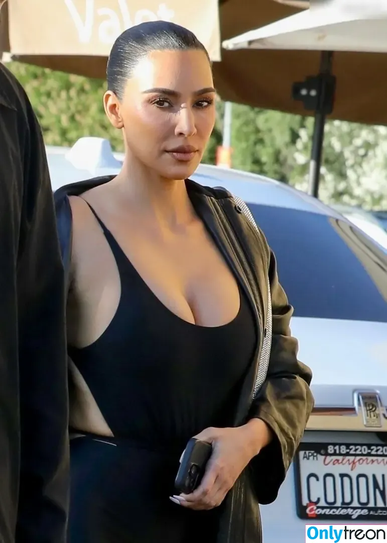 Kim Kardashian nude photo #4191 (KimKardashian / kim_kardashian)