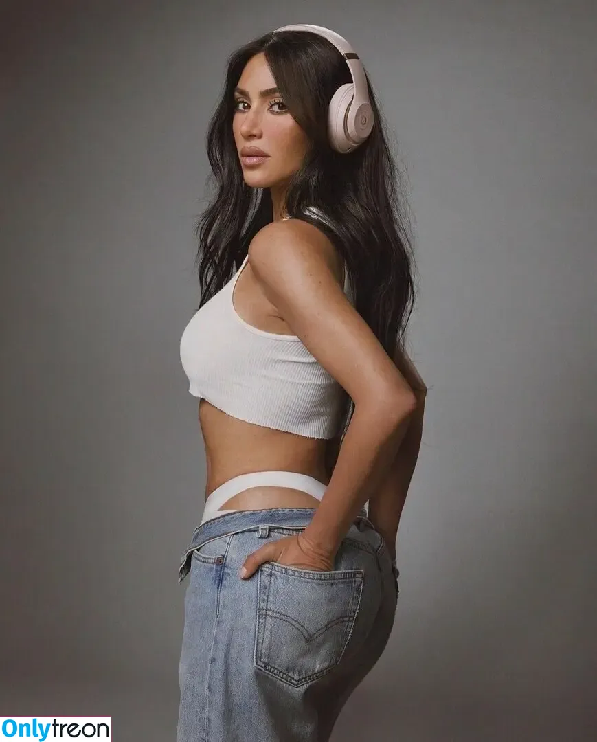 Kim Kardashian nude photo #4199 (KimKardashian / kim_kardashian)