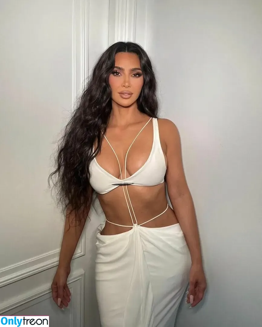 Kim Kardashian nude photo #4213 (KimKardashian / kim_kardashian)