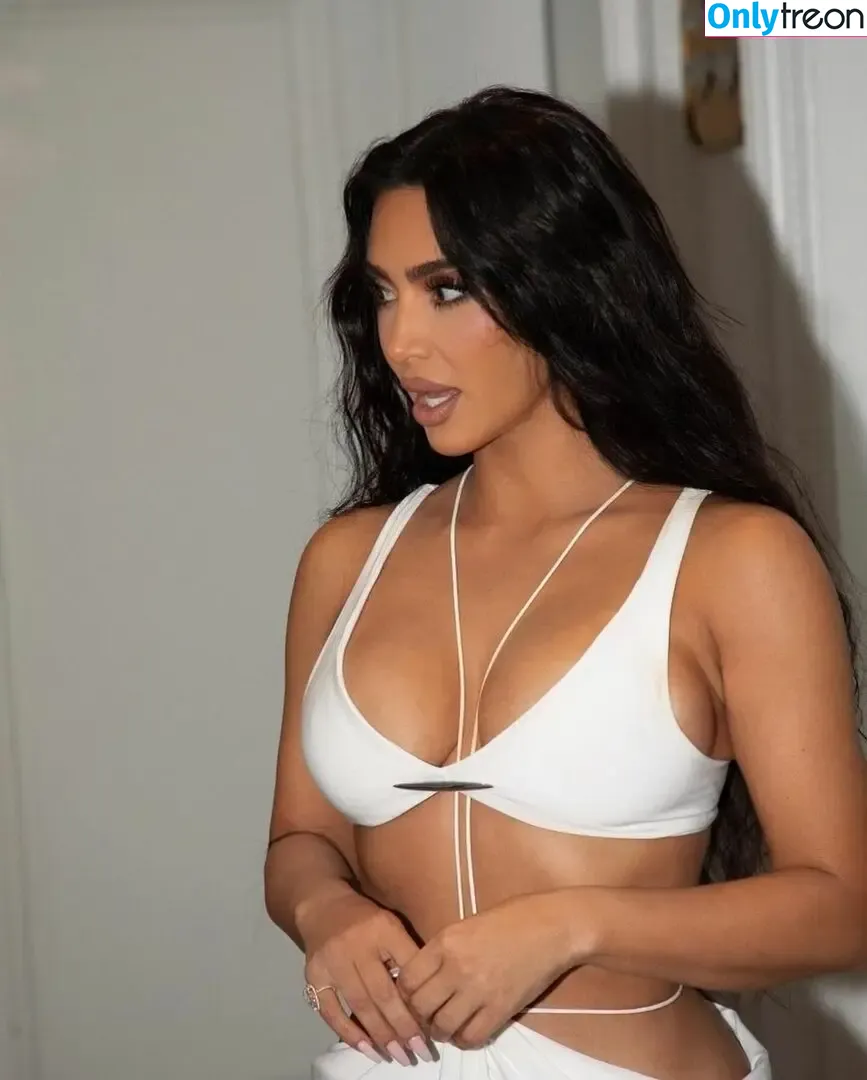 Kim Kardashian nude photo #4215 (KimKardashian / kim_kardashian)