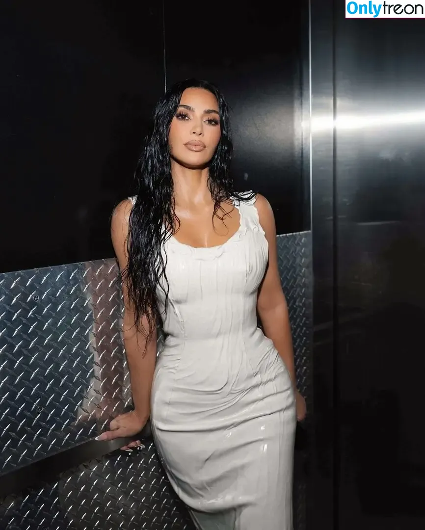 Kim Kardashian nude photo #4219 (KimKardashian / kim_kardashian)