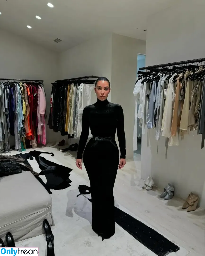 Kim Kardashian nude photo #4245 (KimKardashian / kim_kardashian)