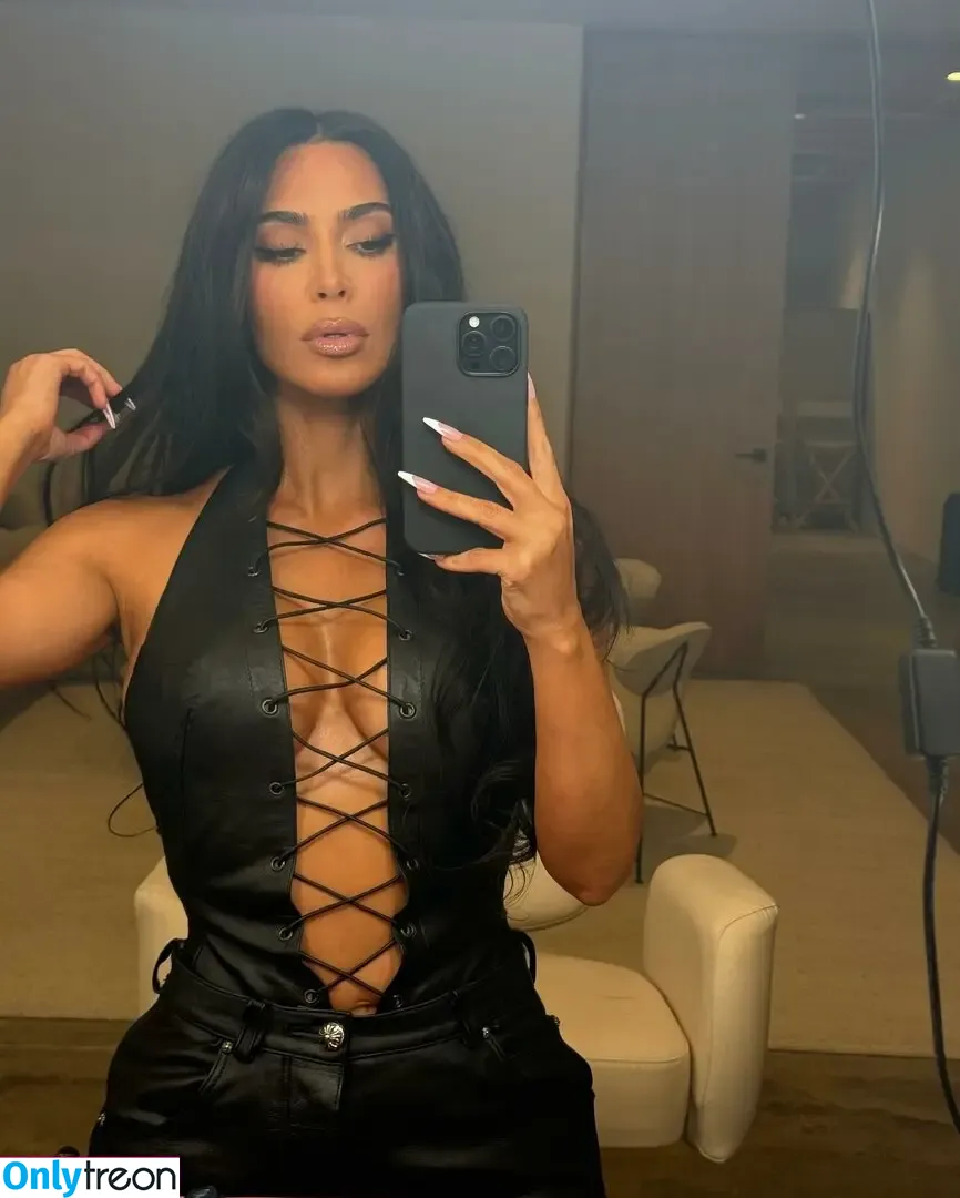 Kim Kardashian nude photo #4270 (KimKardashian / kim_kardashian)