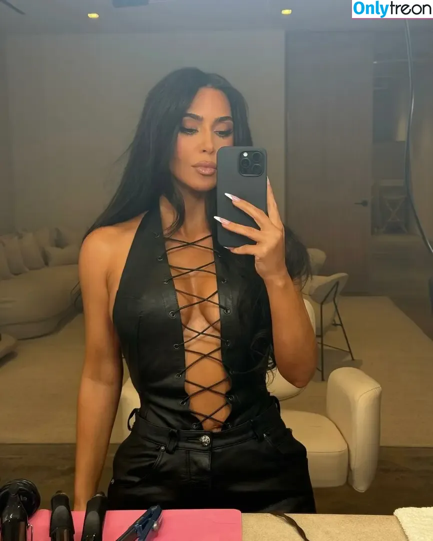 Kim Kardashian nude photo #4271 (KimKardashian / kim_kardashian)