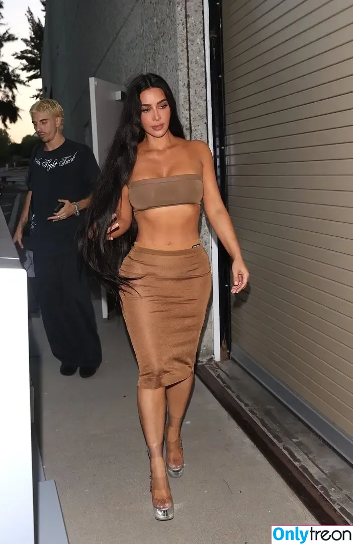 Kim Kardashian nude photo #4273 (KimKardashian / kim_kardashian)
