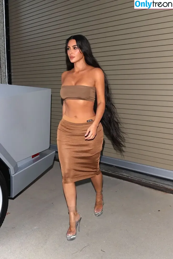 Kim Kardashian nude photo #4280 (KimKardashian / kim_kardashian)