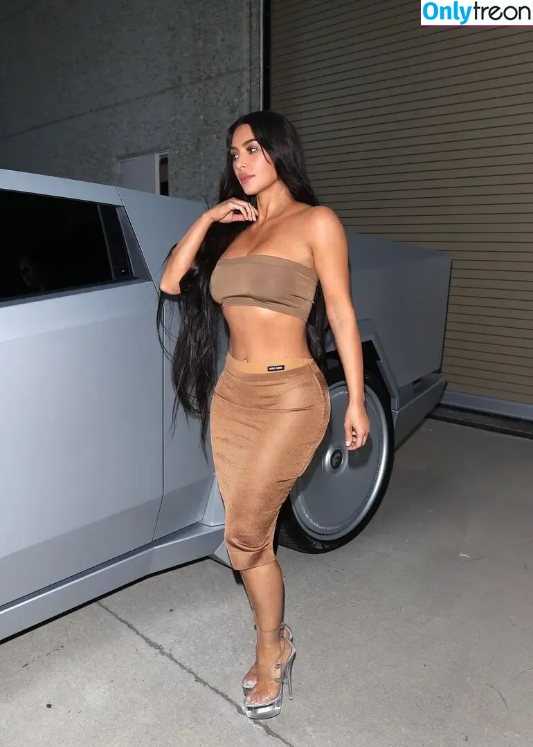 Kim Kardashian nude photo #4282 (KimKardashian / kim_kardashian)