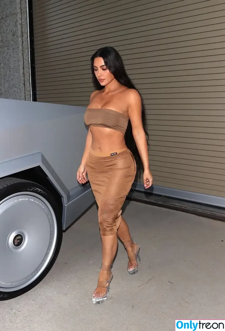 Kim Kardashian nude photo #4283 (KimKardashian / kim_kardashian)