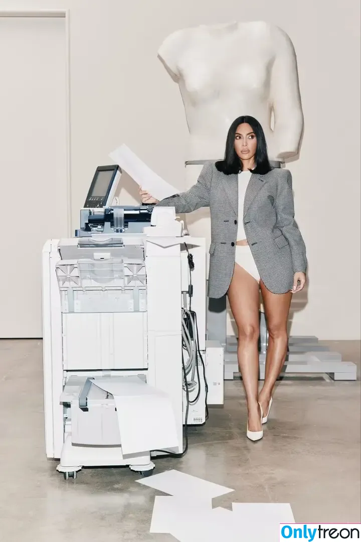 Kim Kardashian nude photo #4313 (KimKardashian / kim_kardashian)