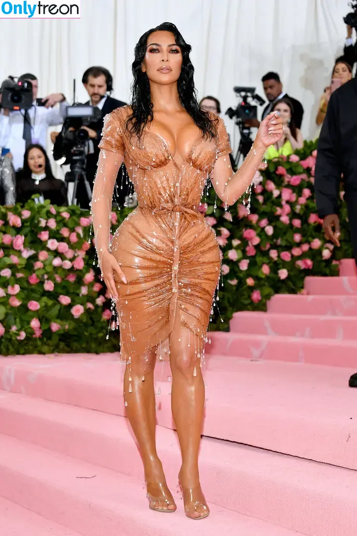Kim Kardashian nude photo #4347 (KimKardashian / kim_kardashian)