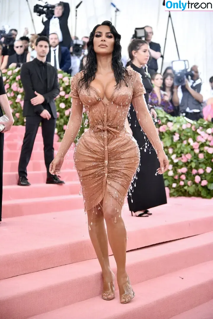 Kim Kardashian nude photo #4349 (KimKardashian / kim_kardashian)