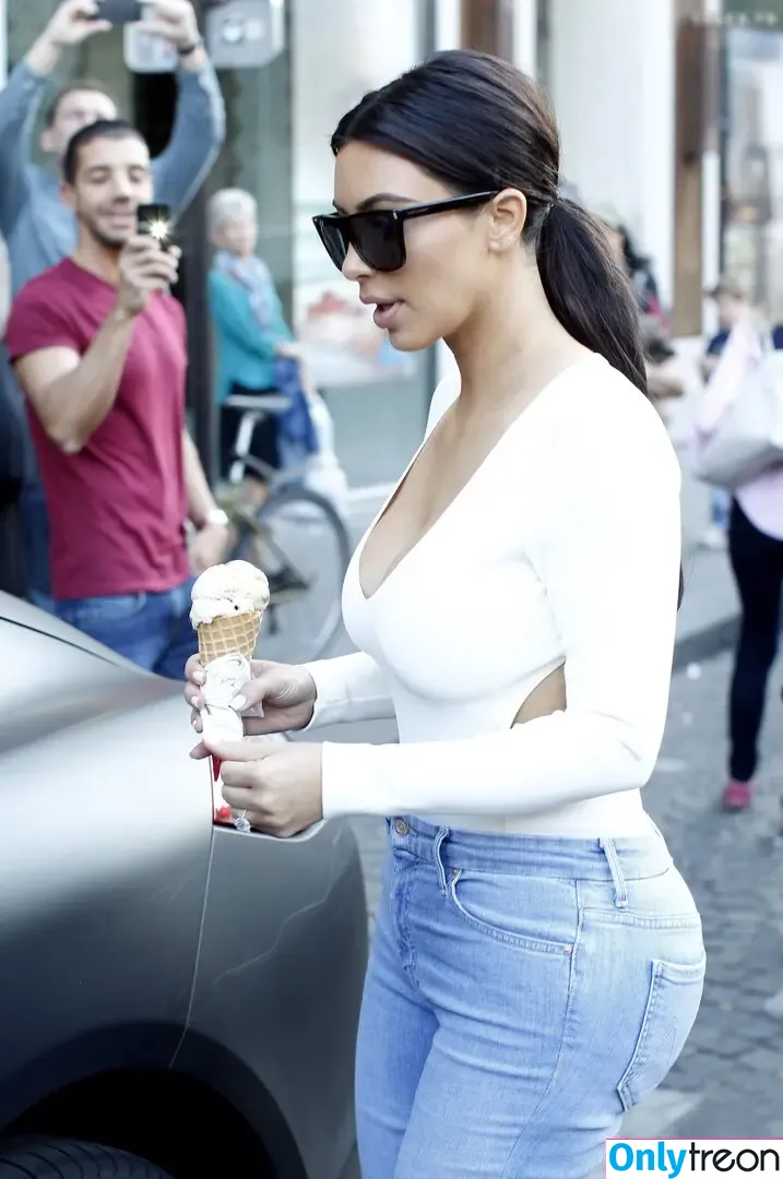 Kim Kardashian nude photo #4361 (KimKardashian / kim_kardashian)