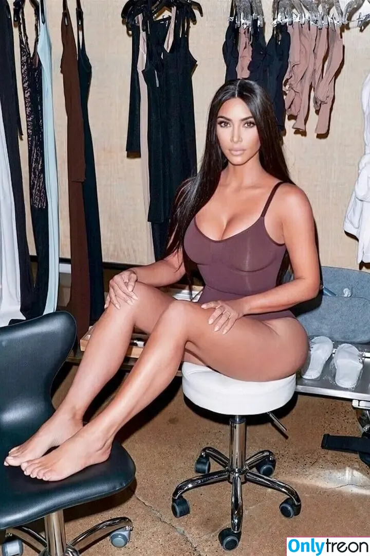 Kim Kardashian nude photo #4398 (KimKardashian / kim_kardashian)