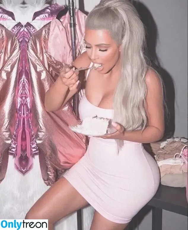 Kim Kardashian nude photo #4405 (KimKardashian / kim_kardashian)
