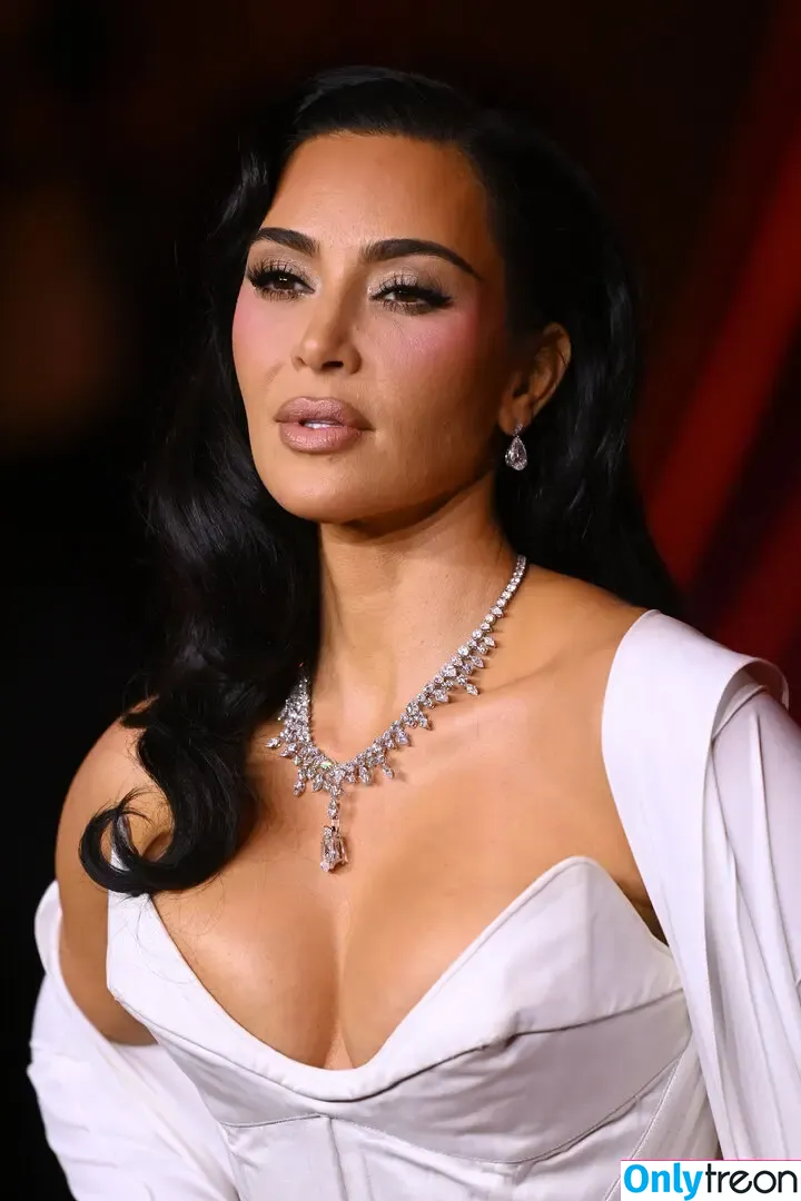 Kim Kardashian nude photo #4431 (KimKardashian / kim_kardashian)