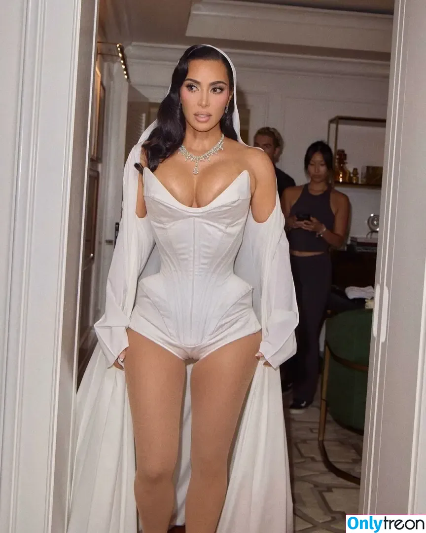 Kim Kardashian nude photo #4441 (KimKardashian / kim_kardashian)