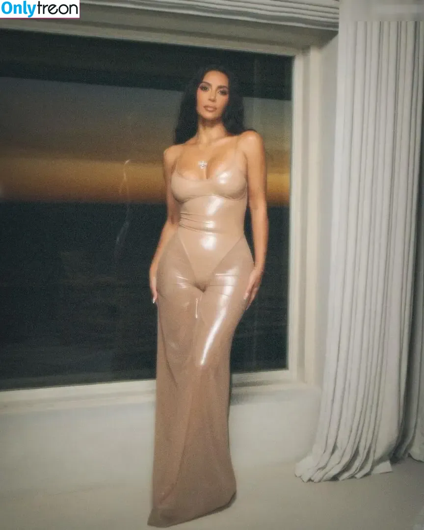 Kim Kardashian nude photo #4471 (KimKardashian / kim_kardashian)