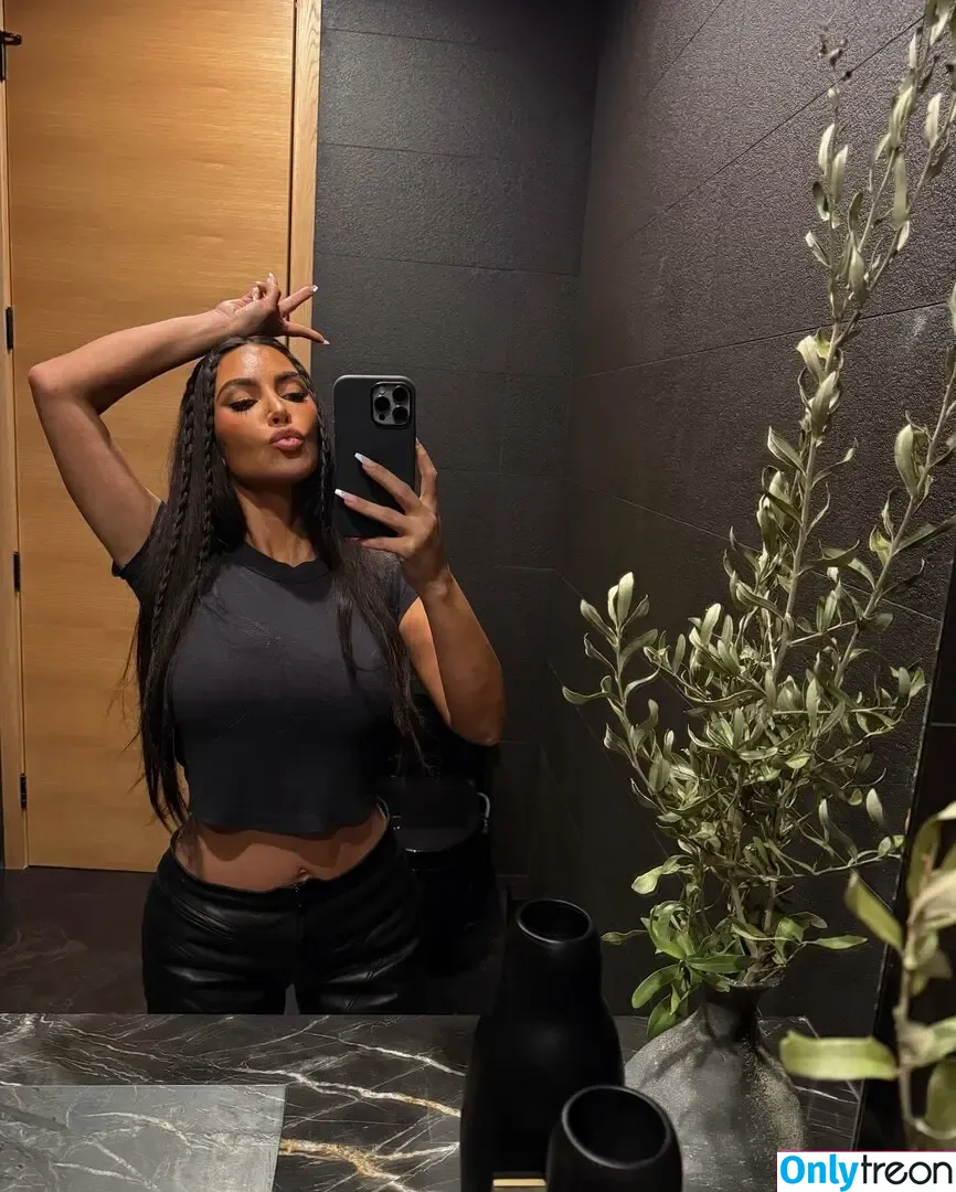 Kim Kardashian nude photo #4494 (KimKardashian / kim_kardashian)