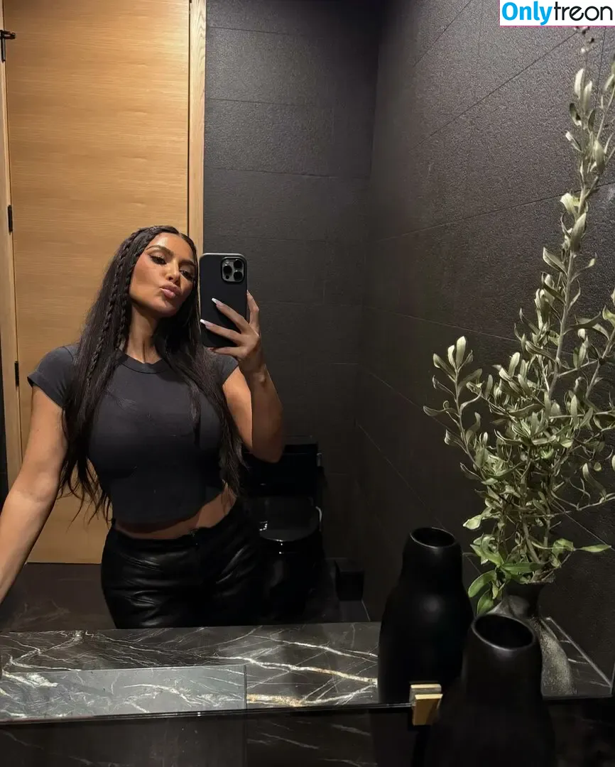 Kim Kardashian nude photo #4495 (KimKardashian / kim_kardashian)