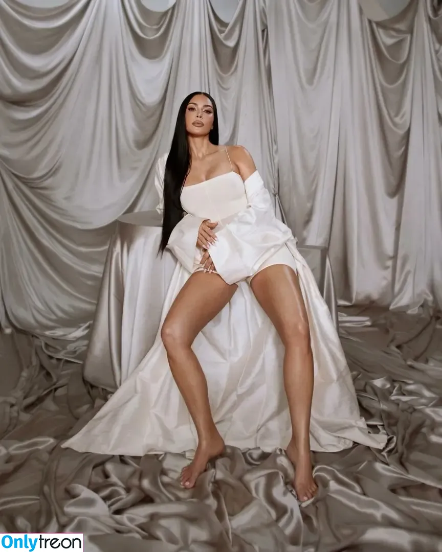 Kim Kardashian nude photo #4523 (KimKardashian / kim_kardashian)