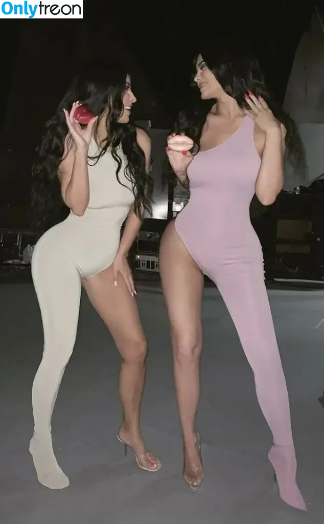 Kim Kardashian nude photo #4527 (KimKardashian / kim_kardashian)